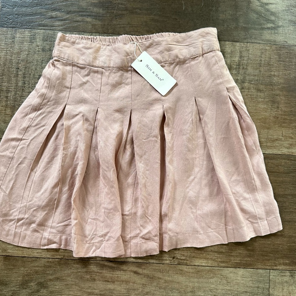 New Sim & Sam blush pleated skirt
